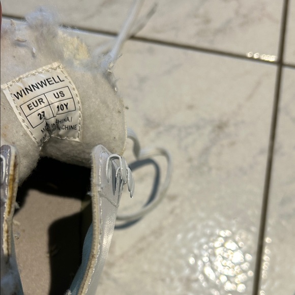 Girl Ice Skates - Picture 10 of 12